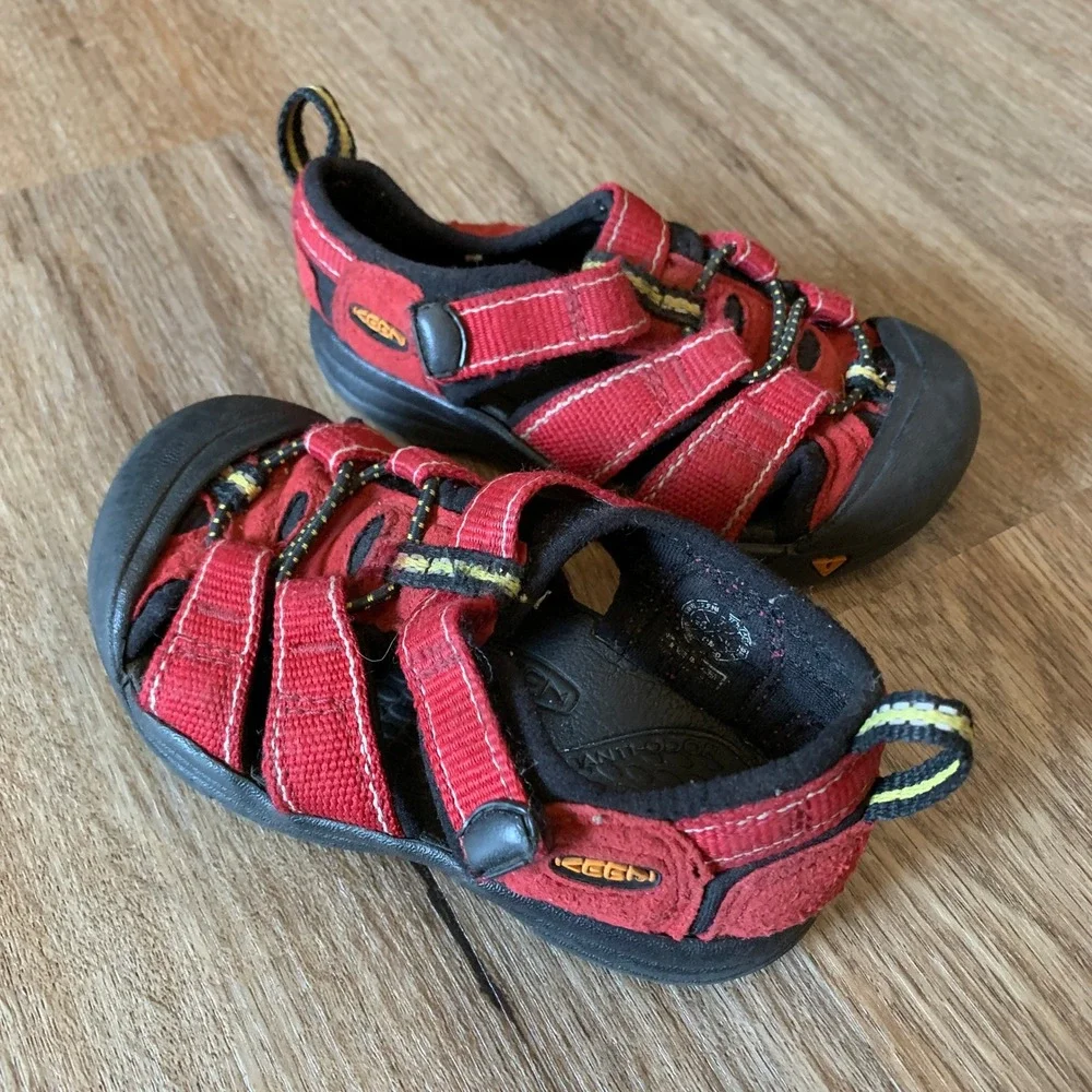 KEEN Toddler/Kids' Newport H2 adventure sandals in red - velcro - size 7 toddler